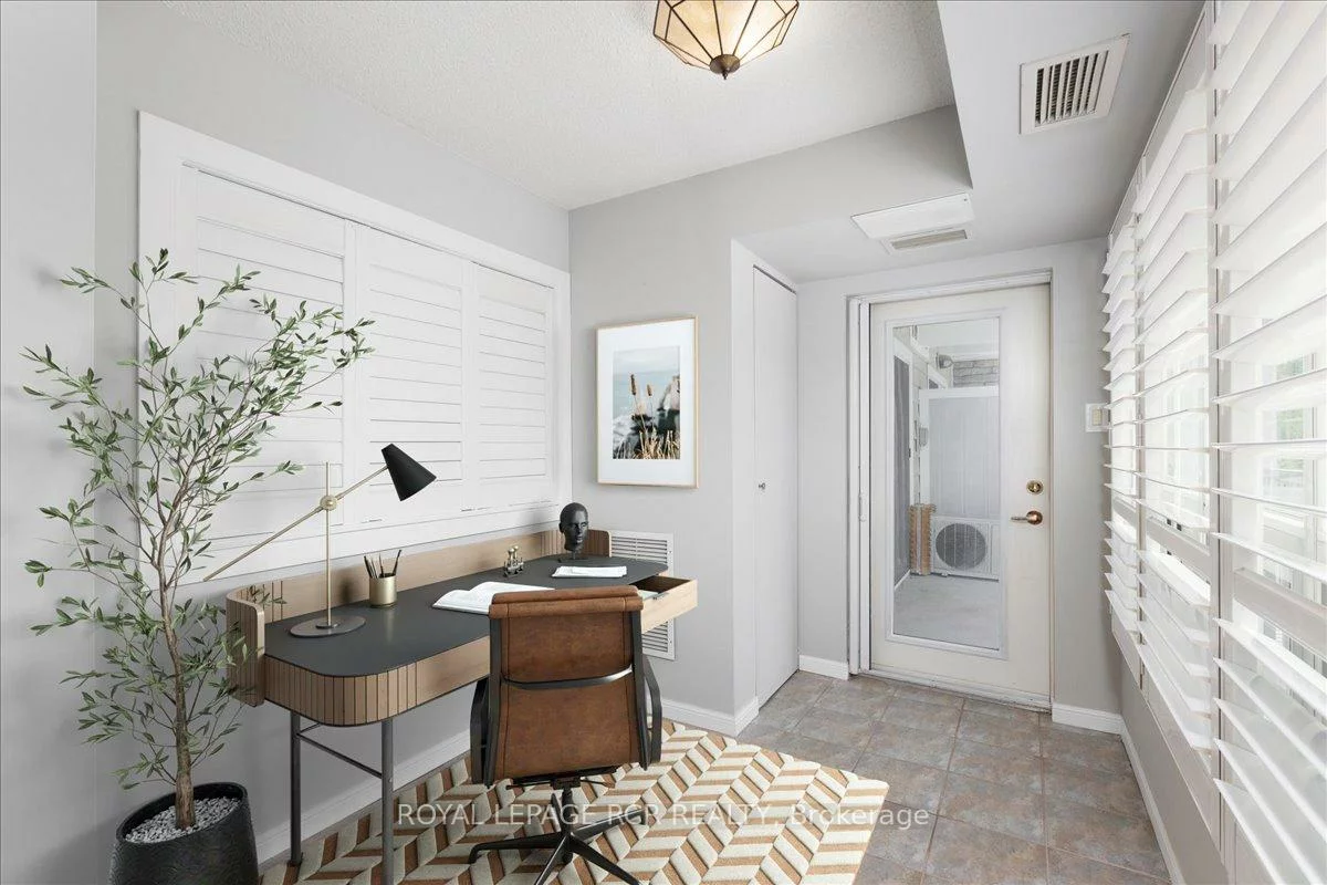 900, Bogart Mill, Gorham-College Manor, Newmarket