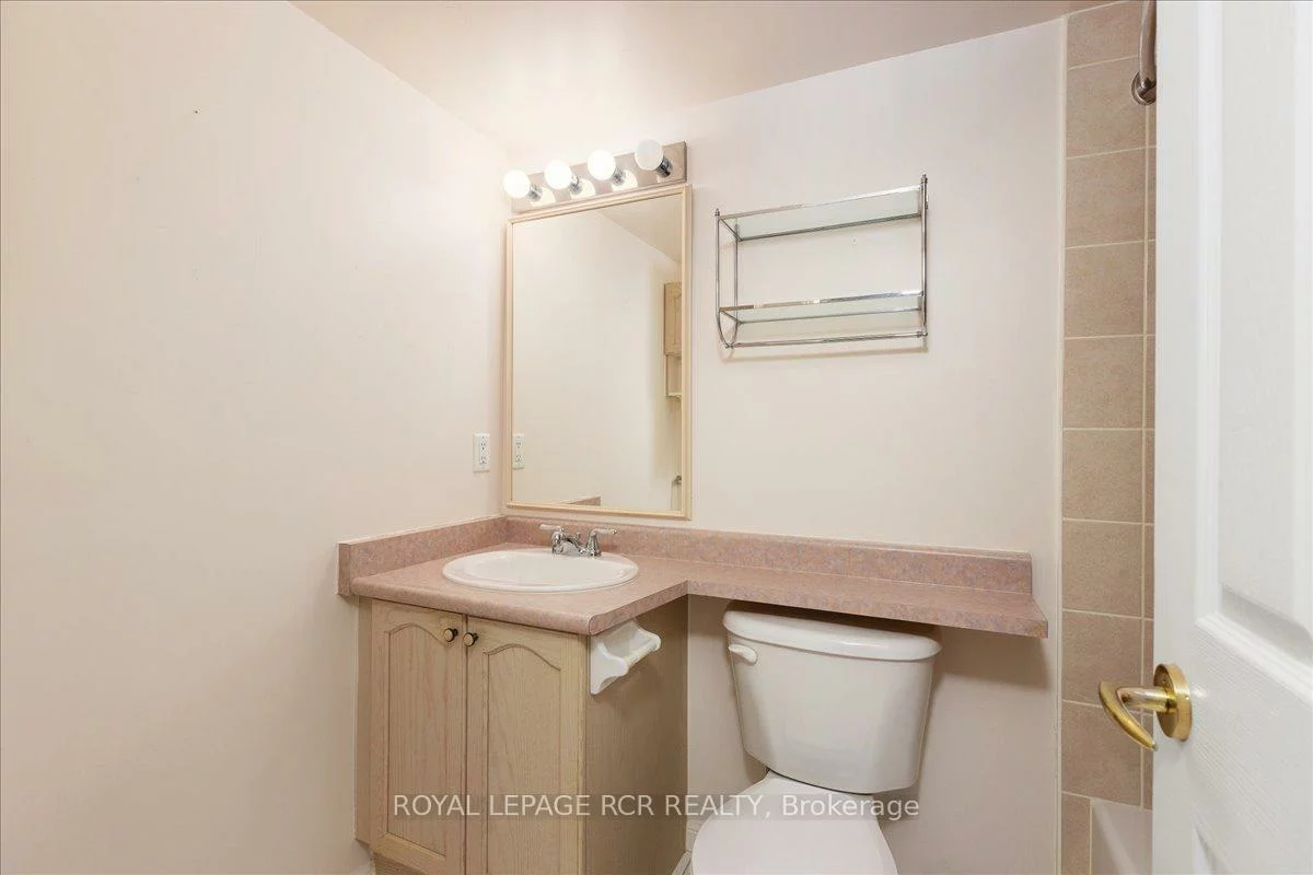 900, Bogart Mill, Gorham-College Manor, Newmarket