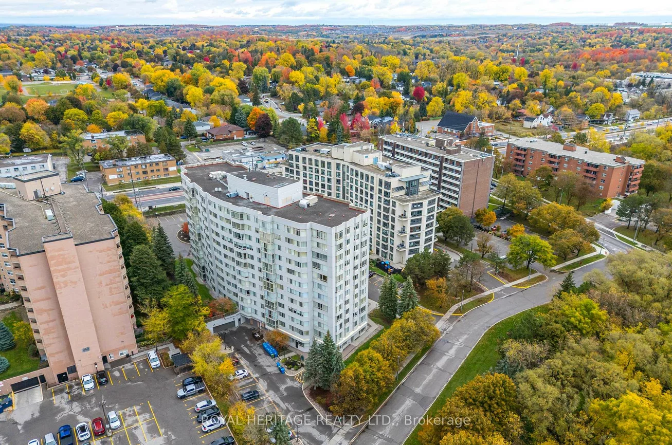 270, Davis, Central Newmarket, Newmarket