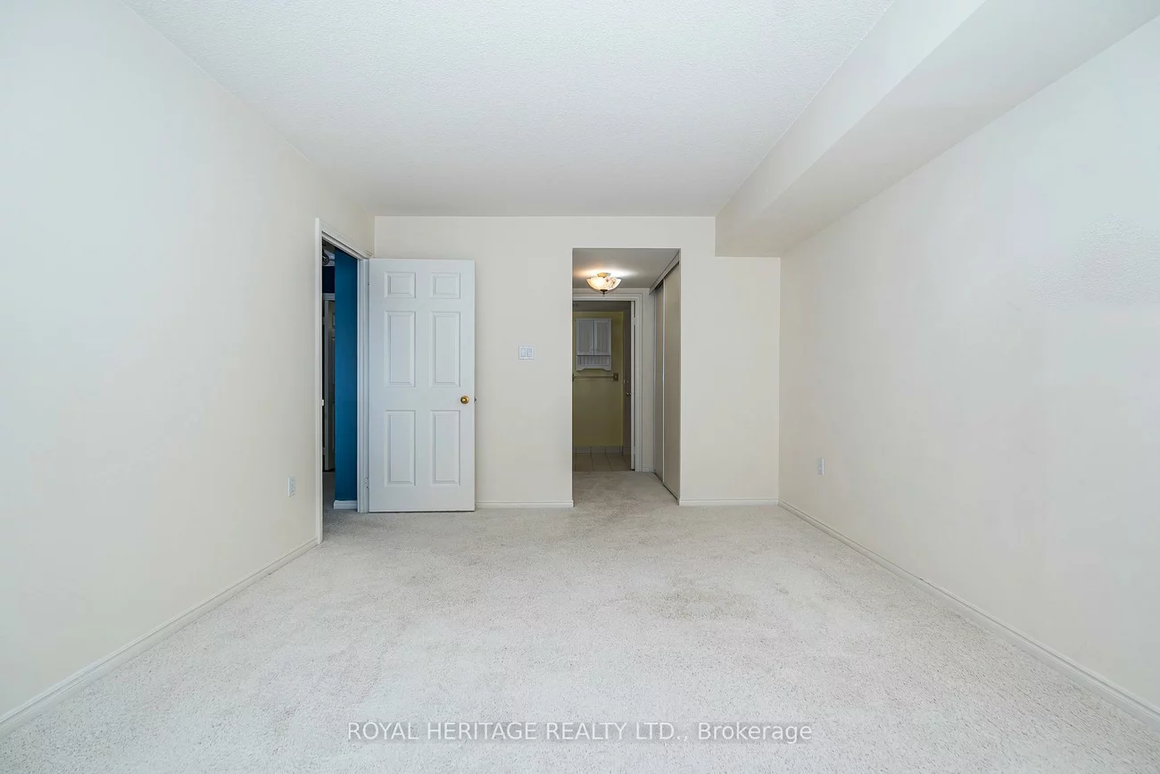 270, Davis, Central Newmarket, Newmarket