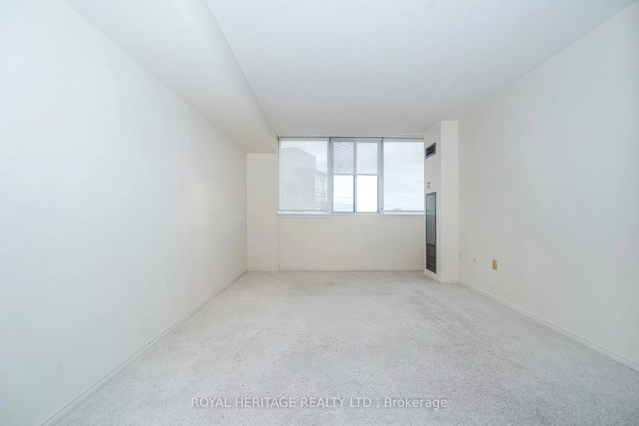 270, Davis, Central Newmarket, Newmarket