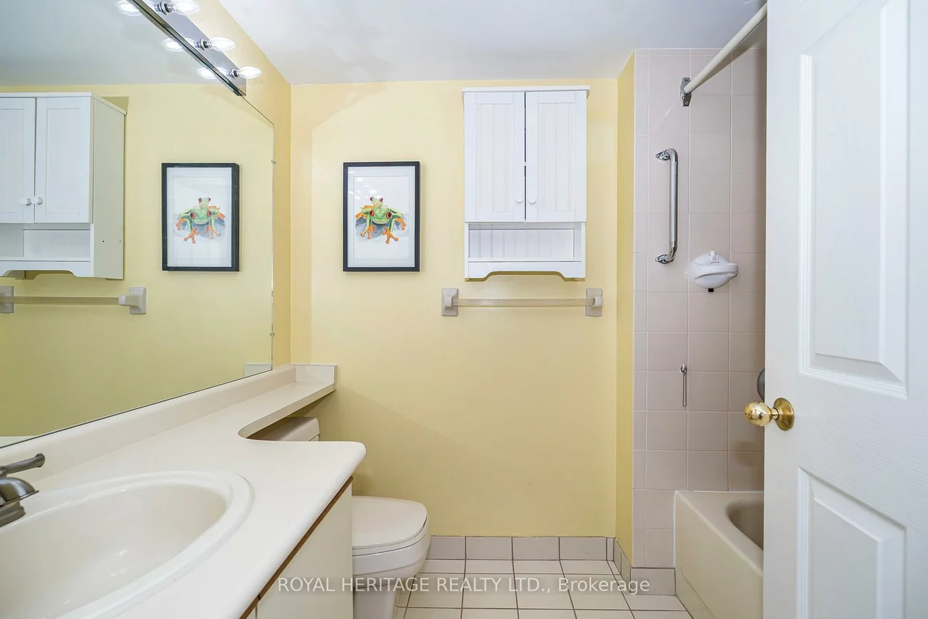 270, Davis, Central Newmarket, Newmarket