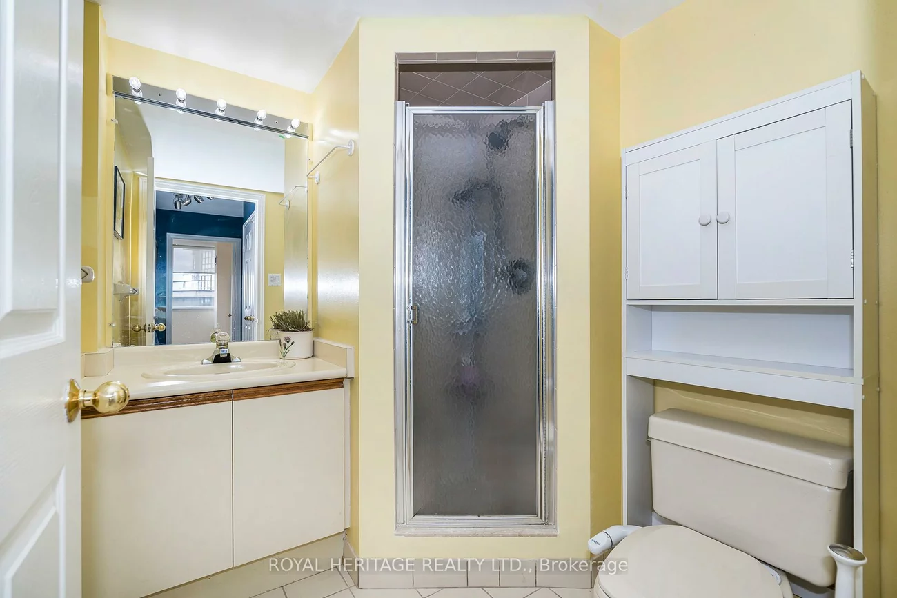 270, Davis, Central Newmarket, Newmarket