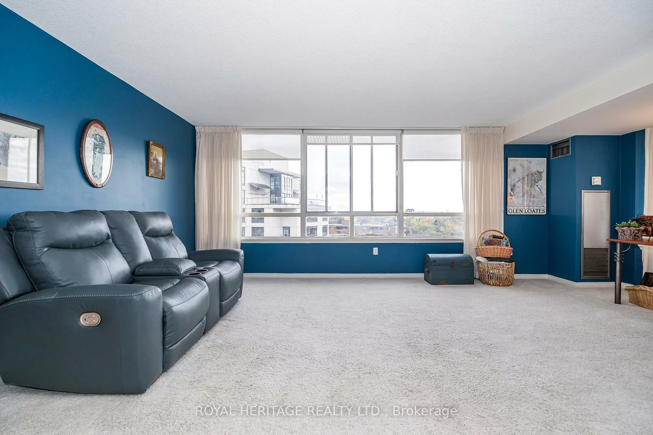 270, Davis, Central Newmarket, Newmarket