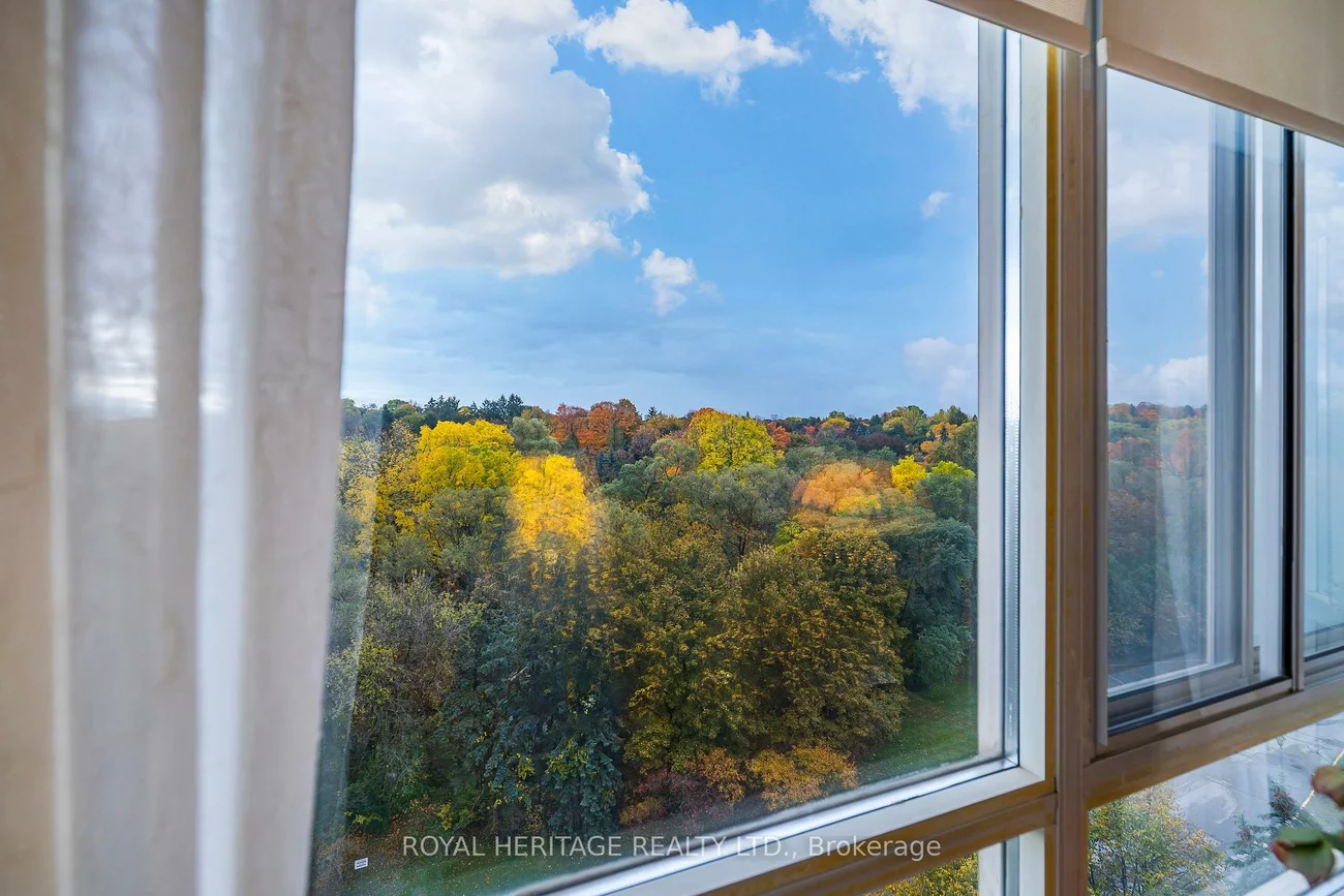 270, Davis, Central Newmarket, Newmarket