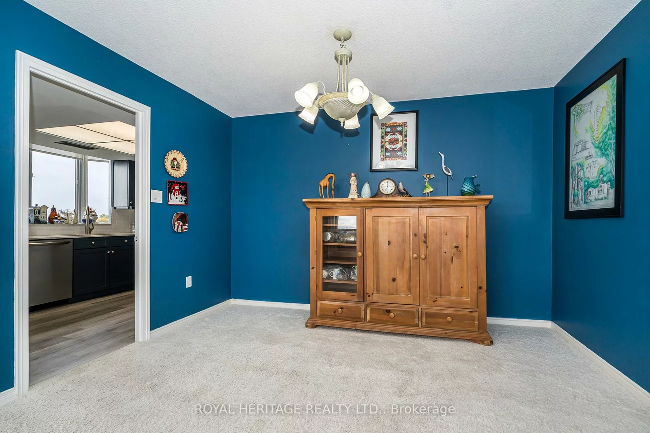 270, Davis, Central Newmarket, Newmarket