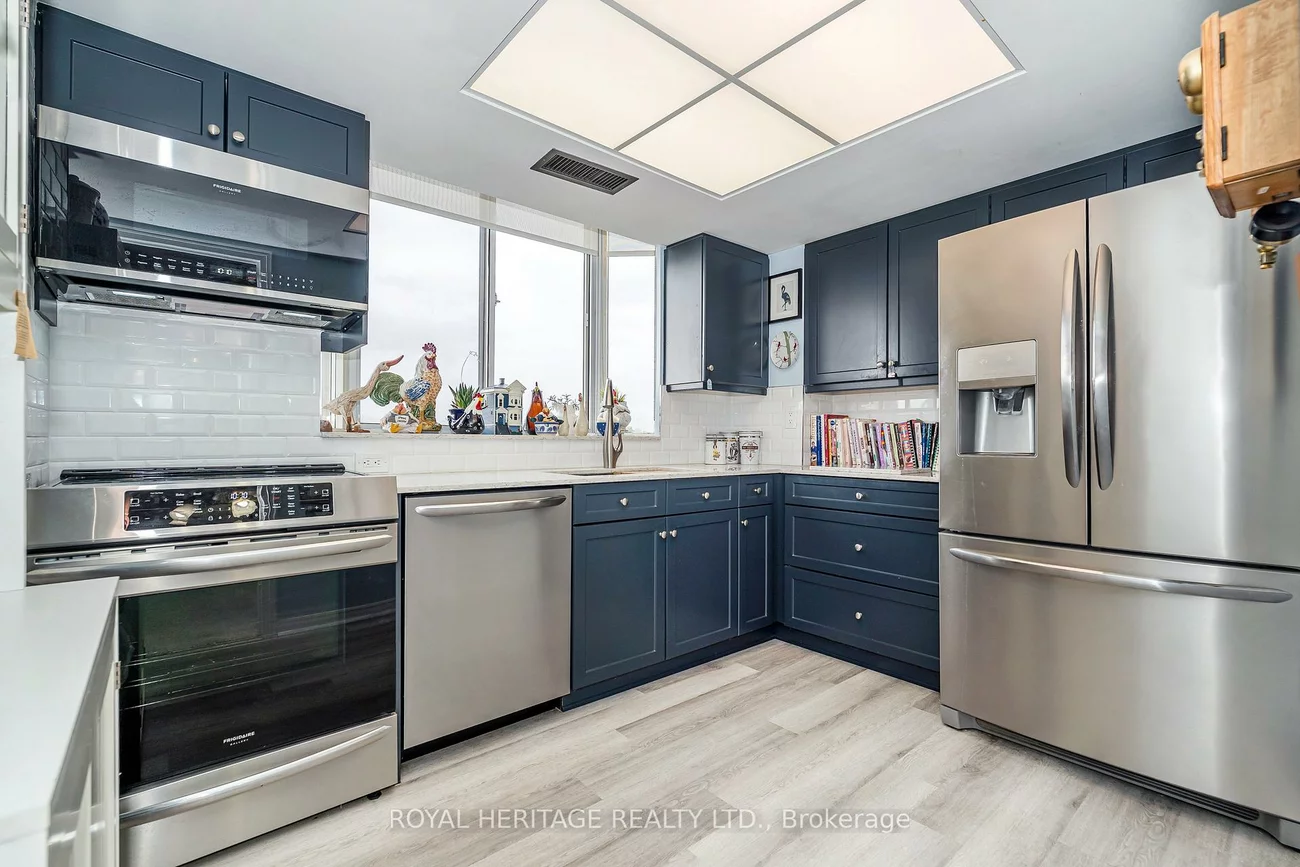 270, Davis, Central Newmarket, Newmarket