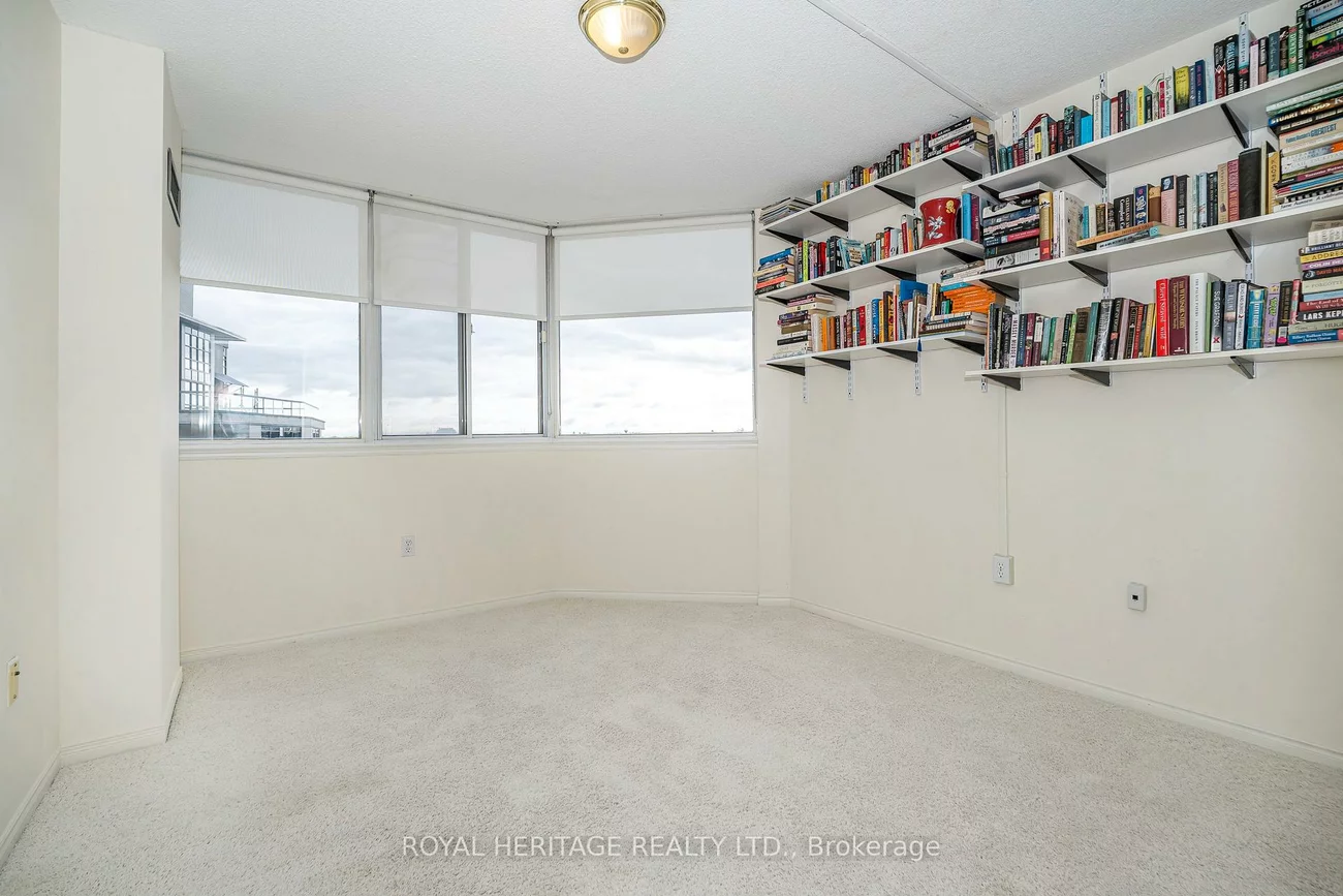 270, Davis, Central Newmarket, Newmarket