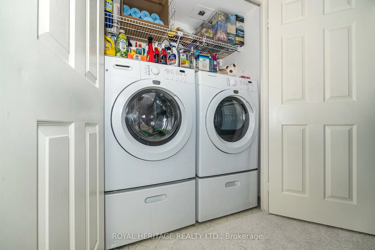 270, Davis, Central Newmarket, Newmarket