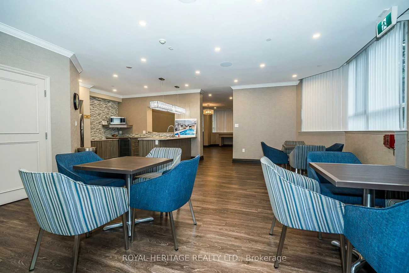 270, Davis, Central Newmarket, Newmarket