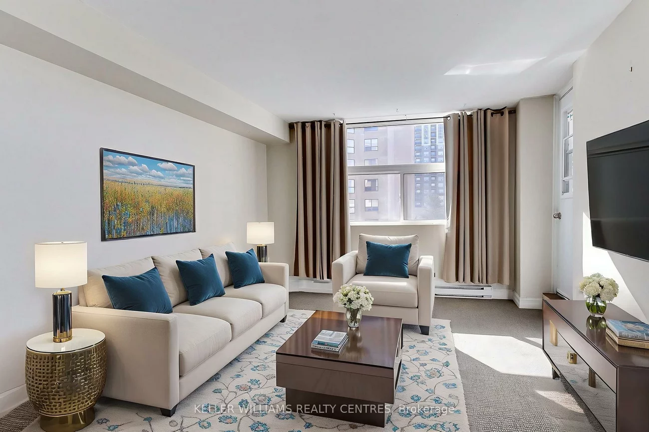 260, Davis, Central Newmarket, Newmarket