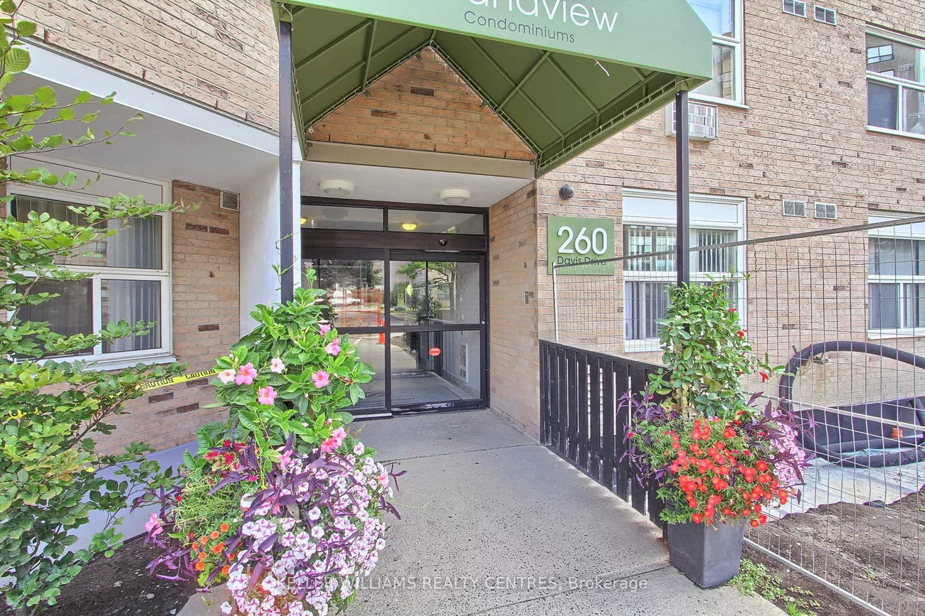 260, Davis, Central Newmarket, Newmarket