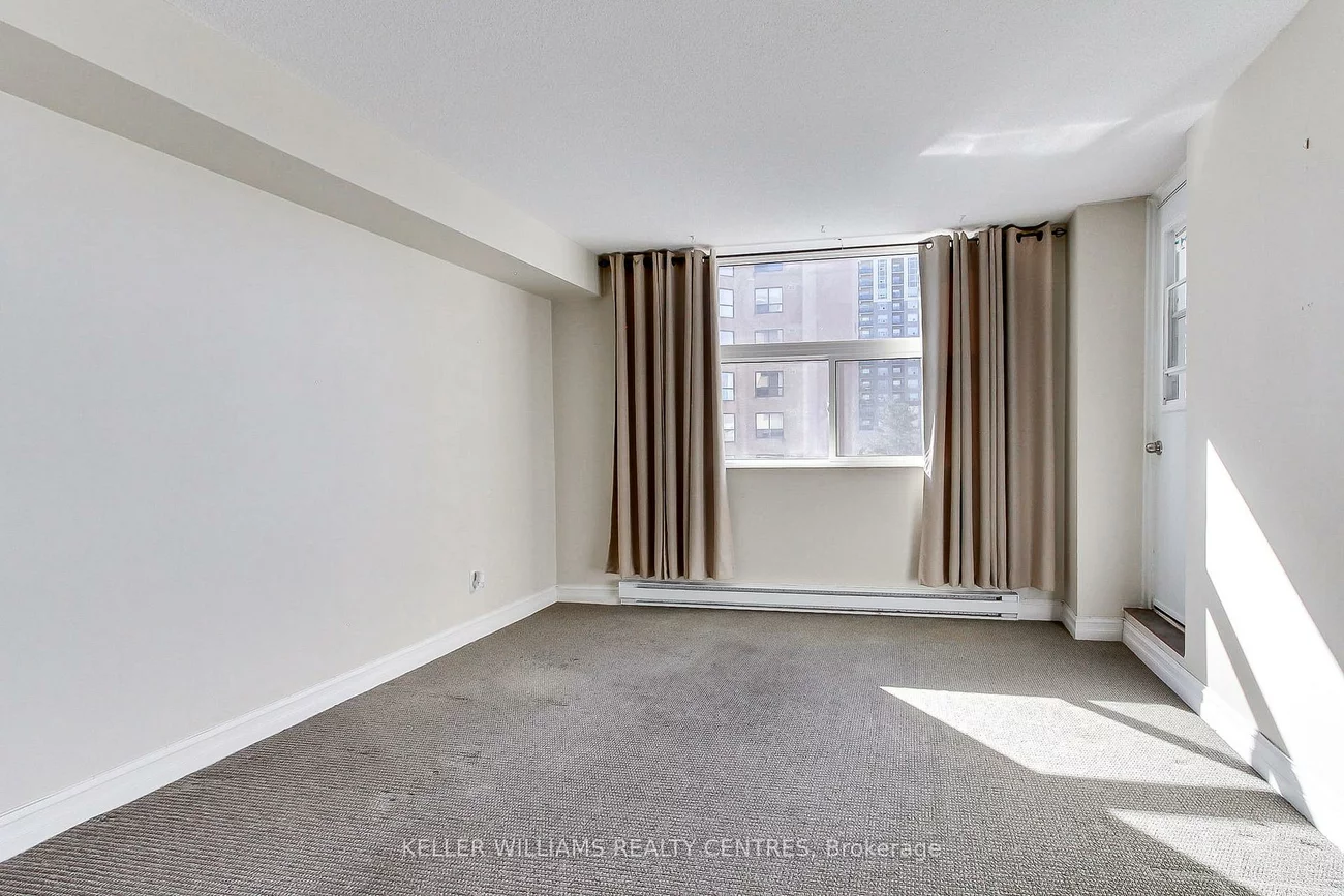 260, Davis, Central Newmarket, Newmarket