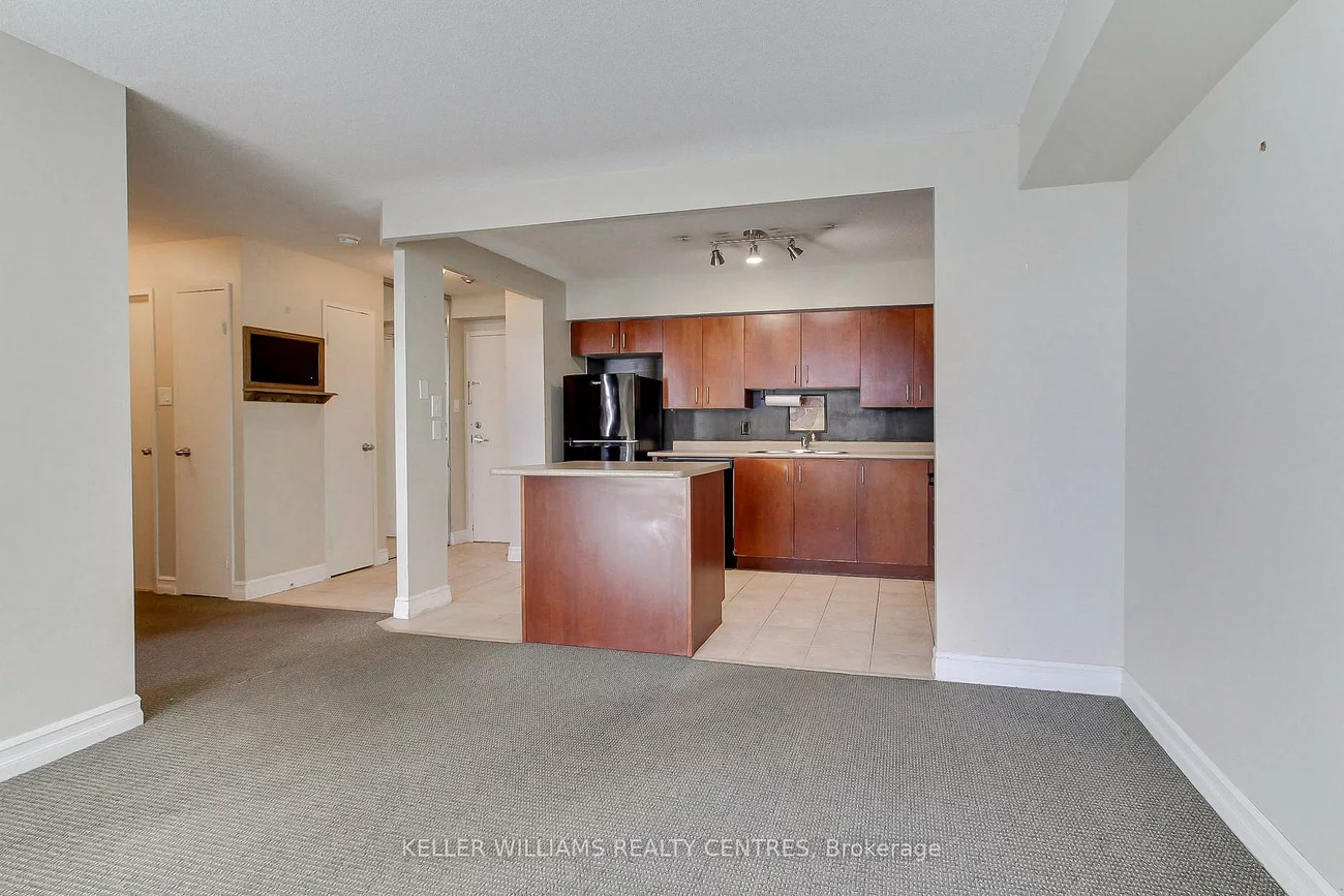 260, Davis, Central Newmarket, Newmarket