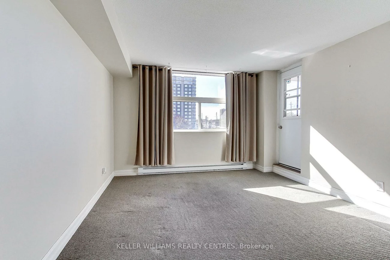 260, Davis, Central Newmarket, Newmarket