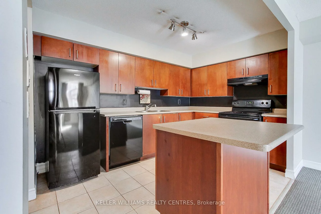 260, Davis, Central Newmarket, Newmarket