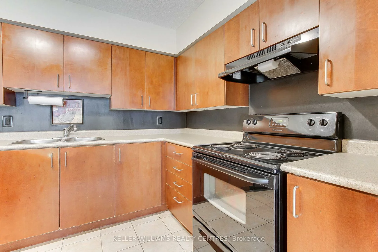 260, Davis, Central Newmarket, Newmarket