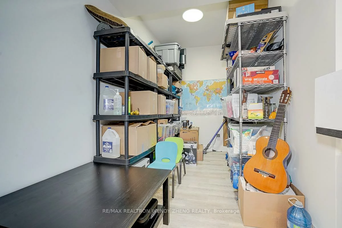 185, Deerfield, Central Newmarket, Newmarket