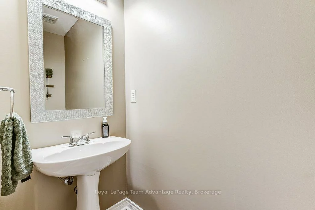 929, Creekfront, Gorham-College Manor, Newmarket