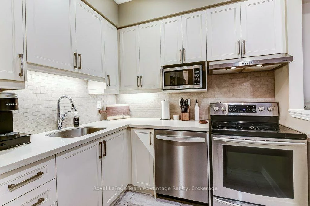 929, Creekfront, Gorham-College Manor, Newmarket