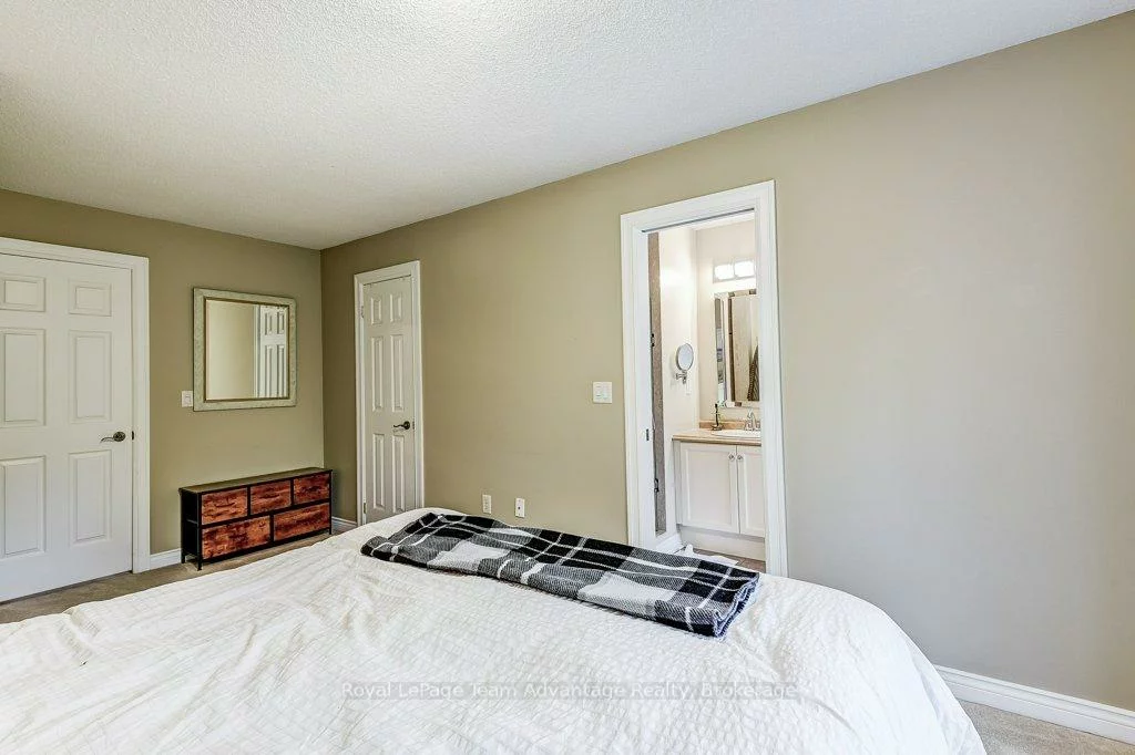 929, Creekfront, Gorham-College Manor, Newmarket