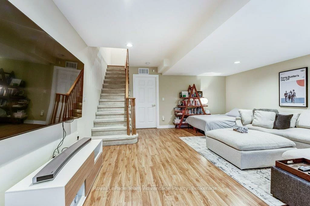 929, Creekfront, Gorham-College Manor, Newmarket