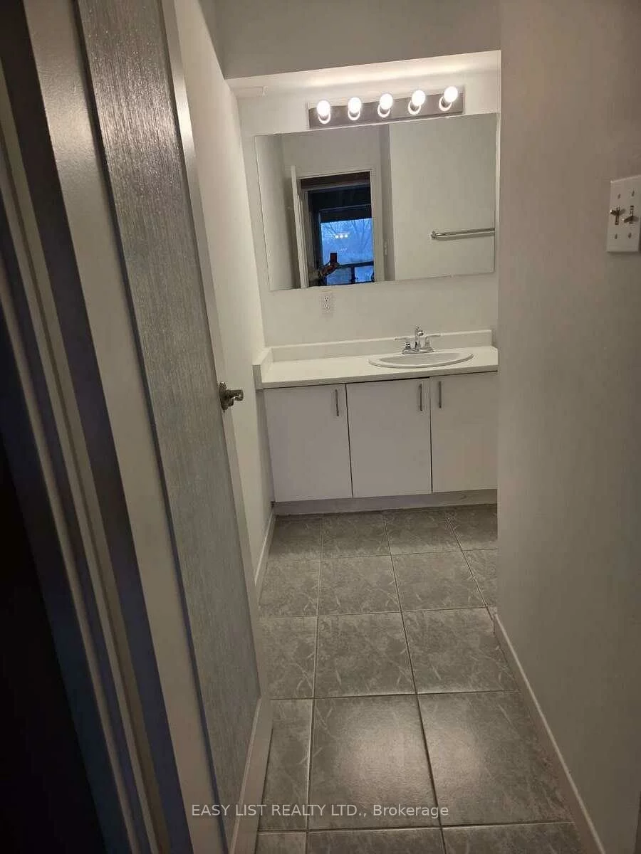 155, Main, Bristol-London, Newmarket