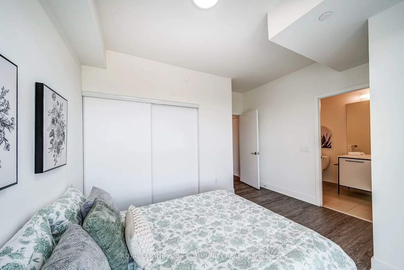 185, Deerfield, Central Newmarket, Newmarket