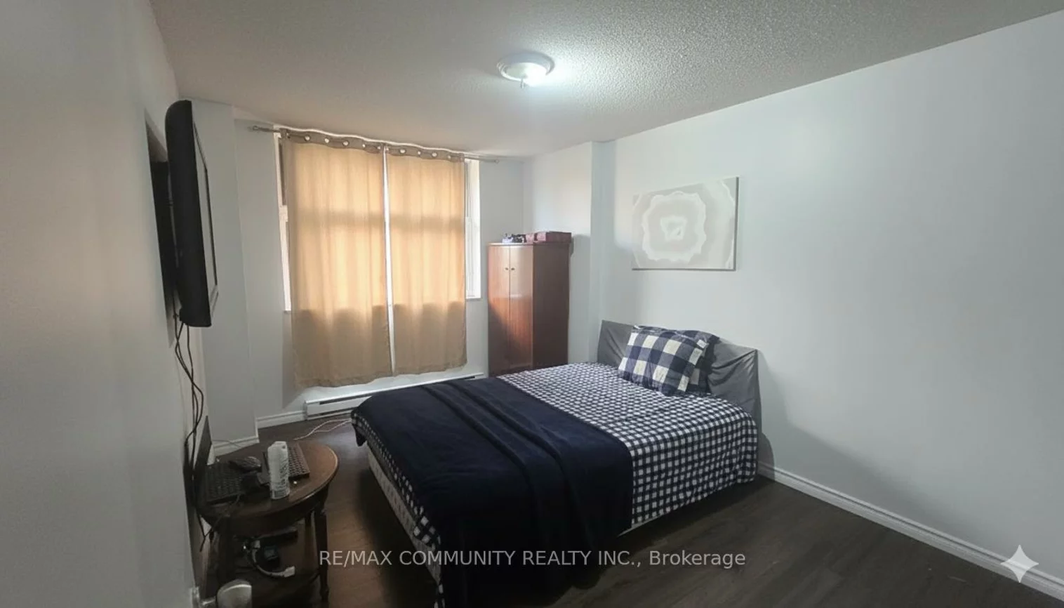 260, Davis, Central Newmarket, Newmarket