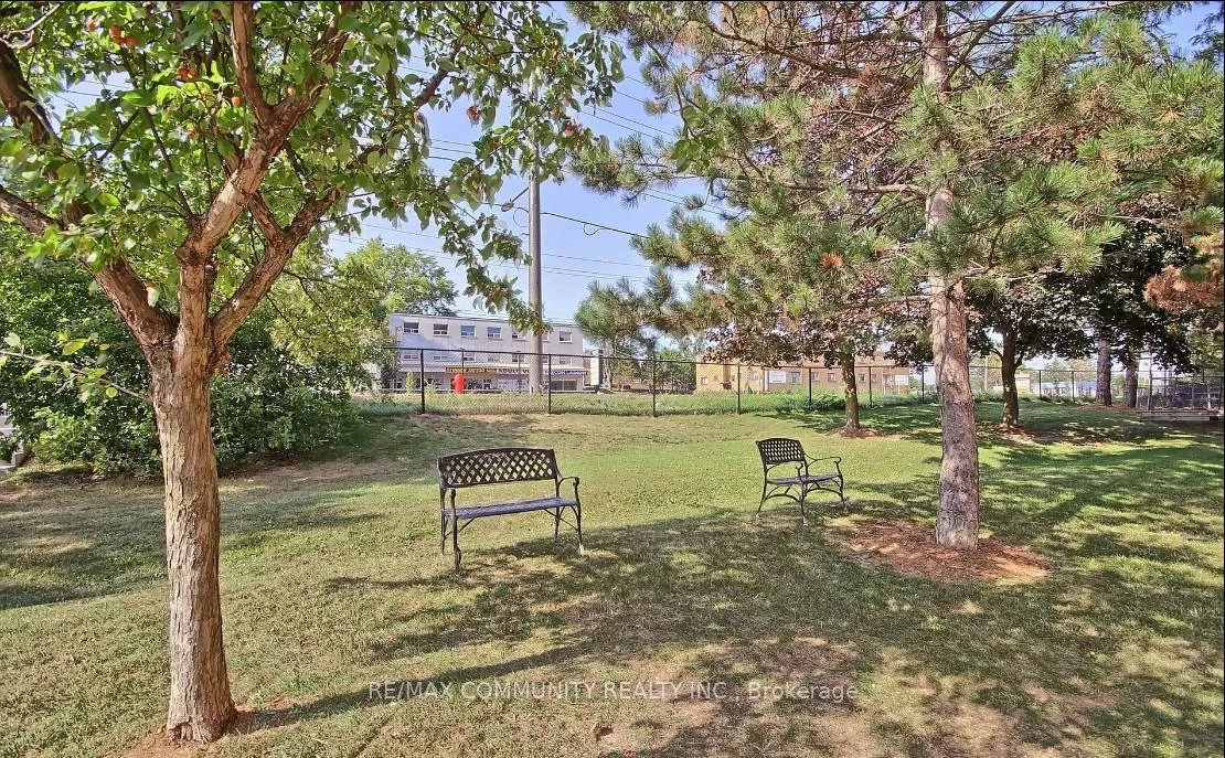 260, Davis, Central Newmarket, Newmarket