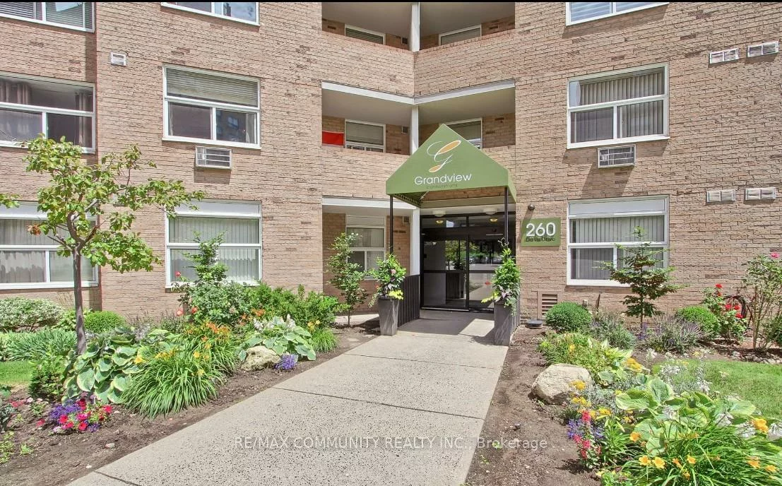 260, Davis, Central Newmarket, Newmarket