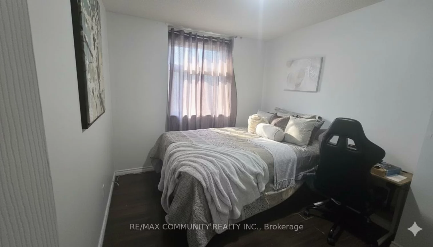 260, Davis, Central Newmarket, Newmarket