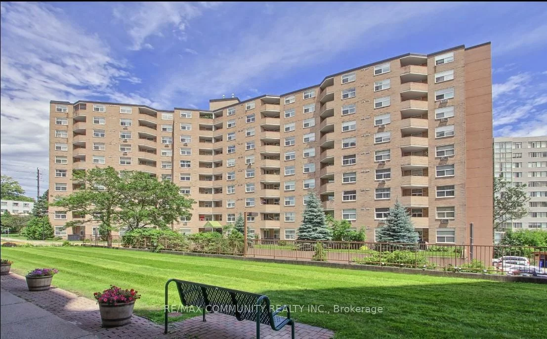 260, Davis, Central Newmarket, Newmarket