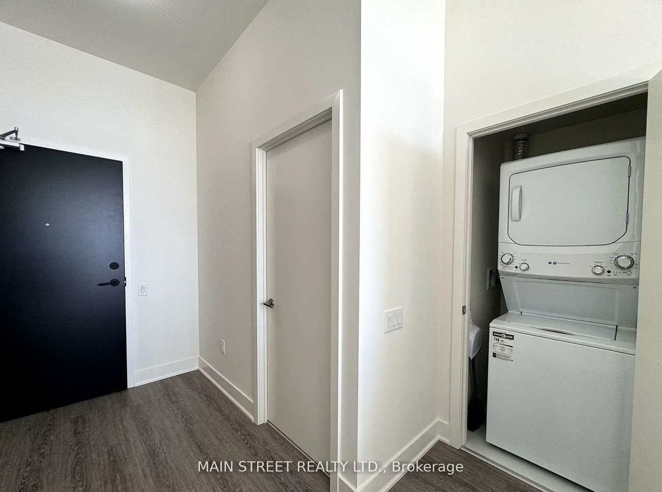 185, Deerfield, Central Newmarket, Newmarket