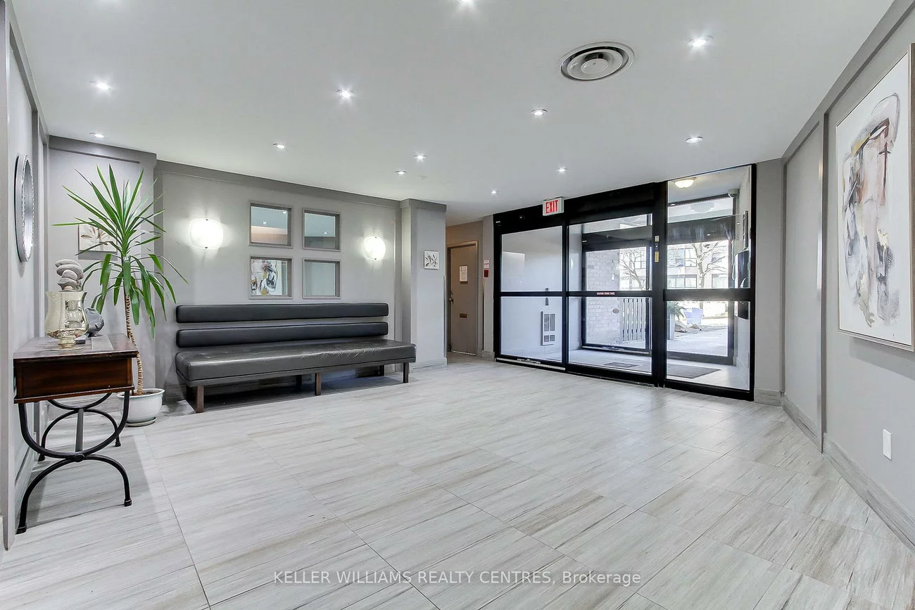 260, Davis, Central Newmarket, Newmarket