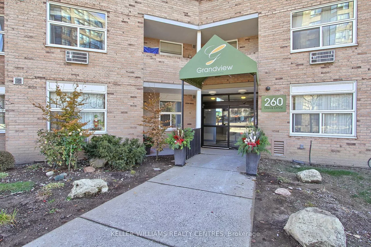 260, Davis, Central Newmarket, Newmarket