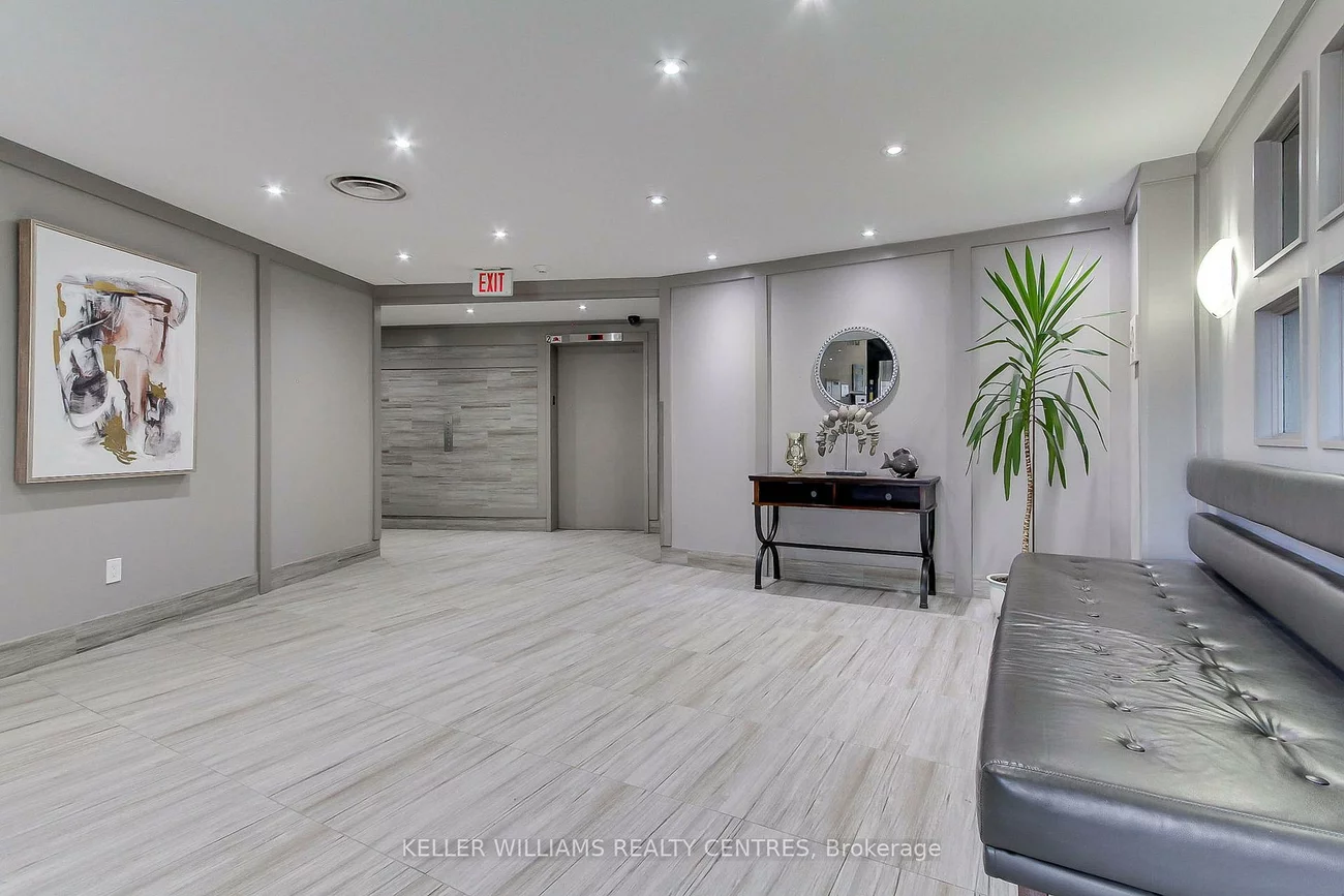 260, Davis, Central Newmarket, Newmarket