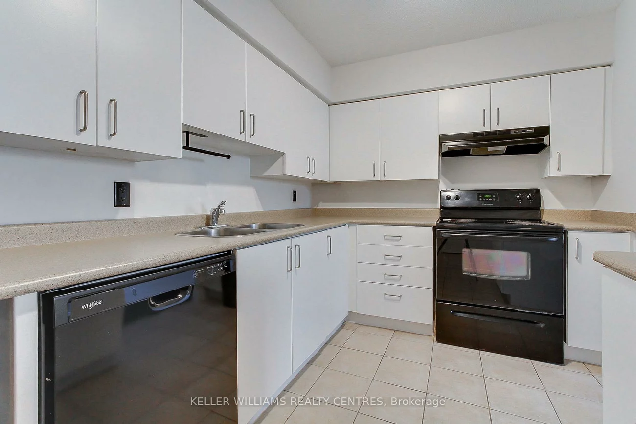 260, Davis, Central Newmarket, Newmarket