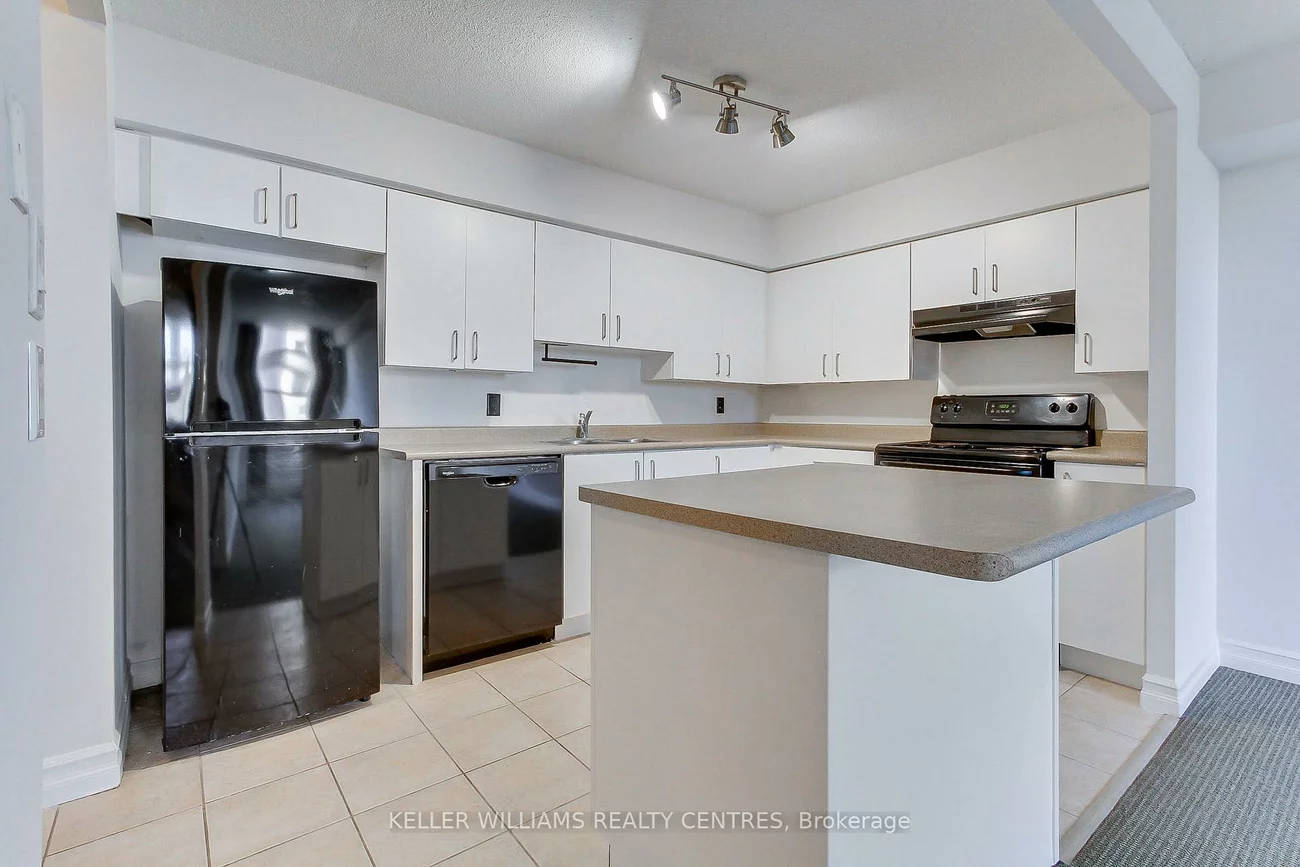 260, Davis, Central Newmarket, Newmarket