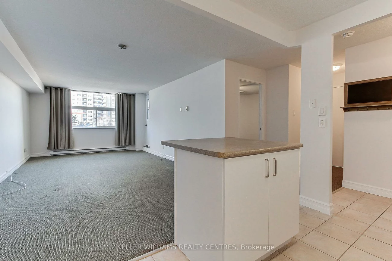 260, Davis, Central Newmarket, Newmarket