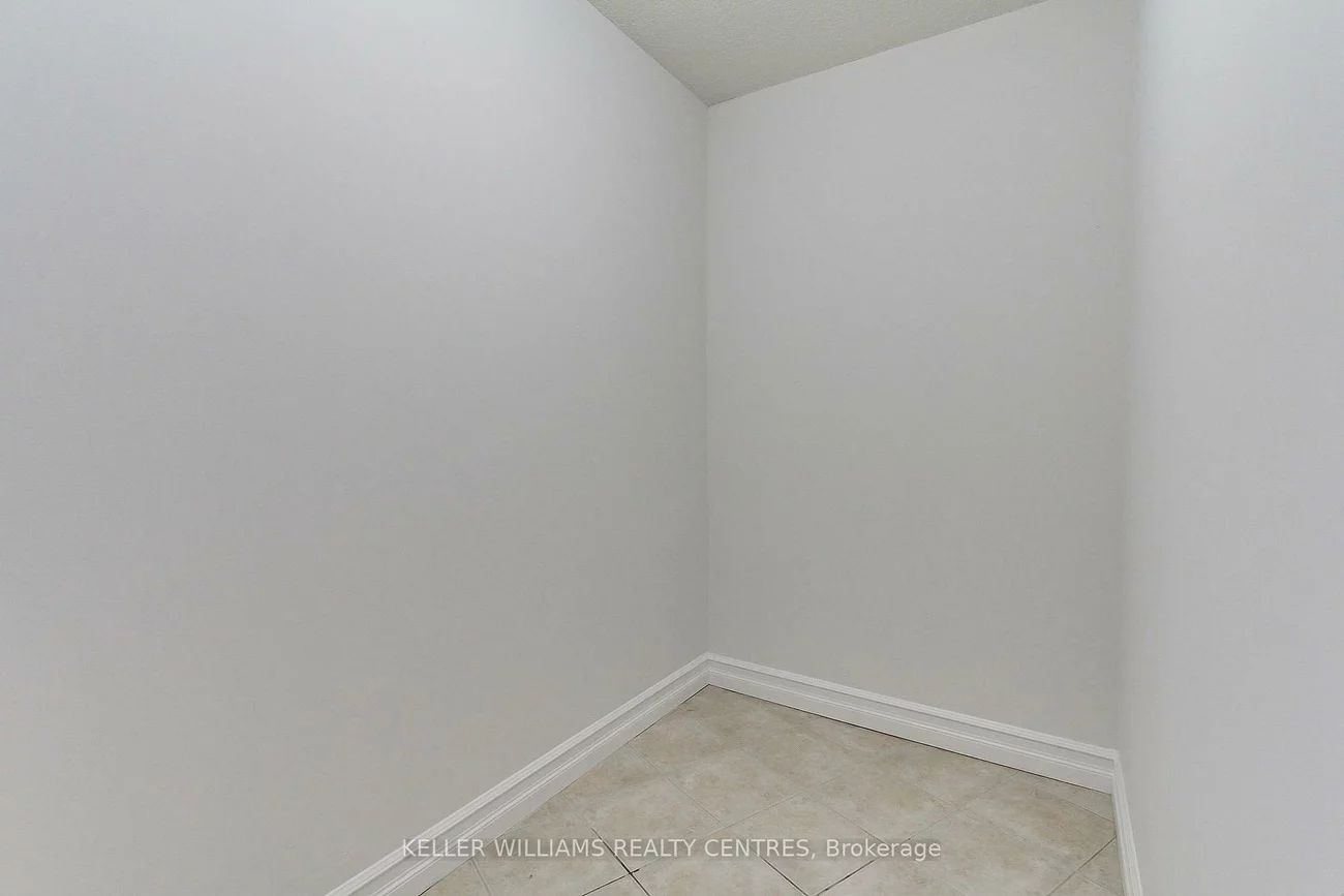 260, Davis, Central Newmarket, Newmarket