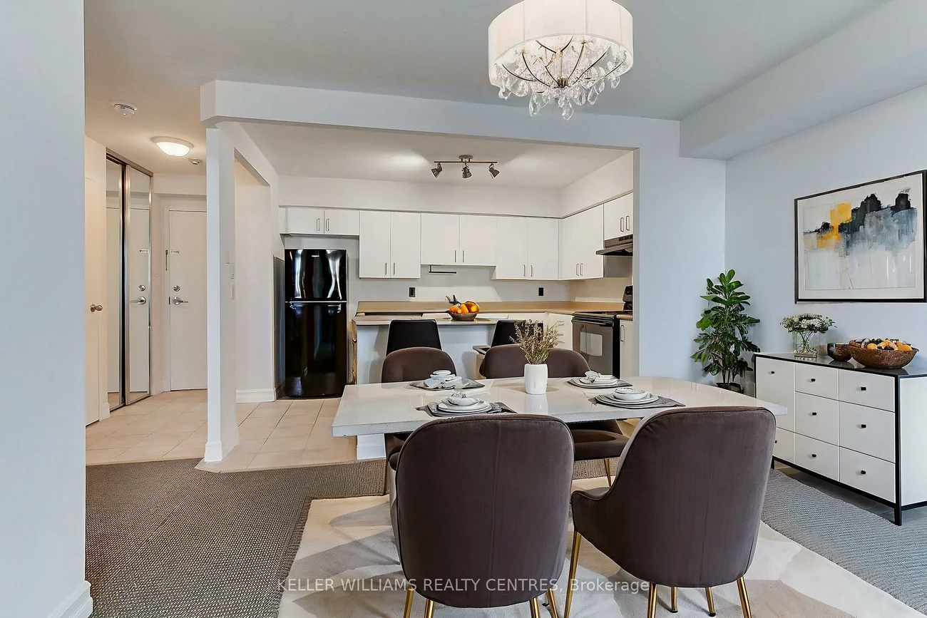 260, Davis, Central Newmarket, Newmarket