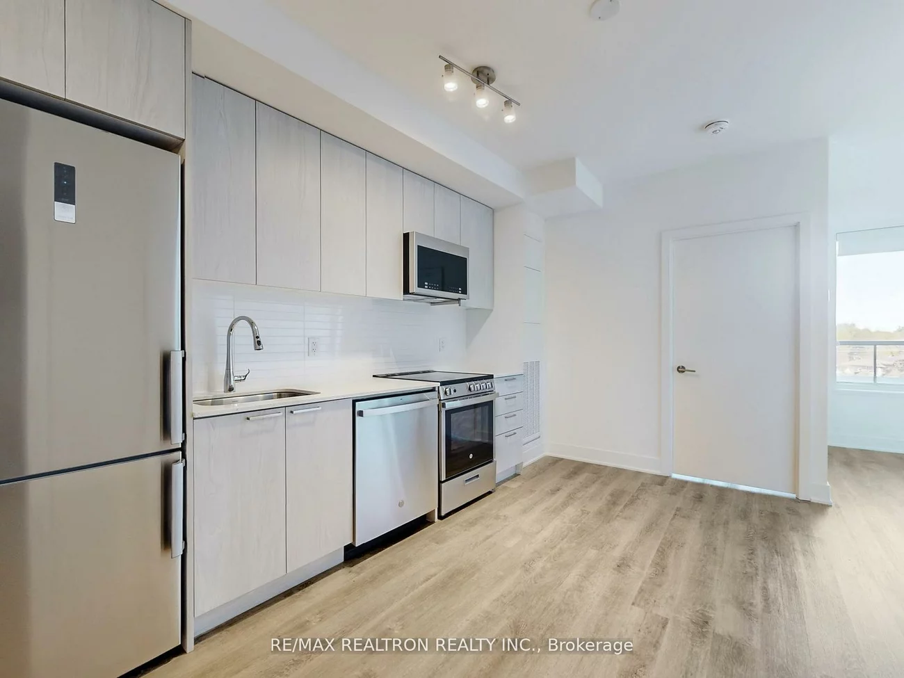 185, Deerfield, Central Newmarket, Newmarket