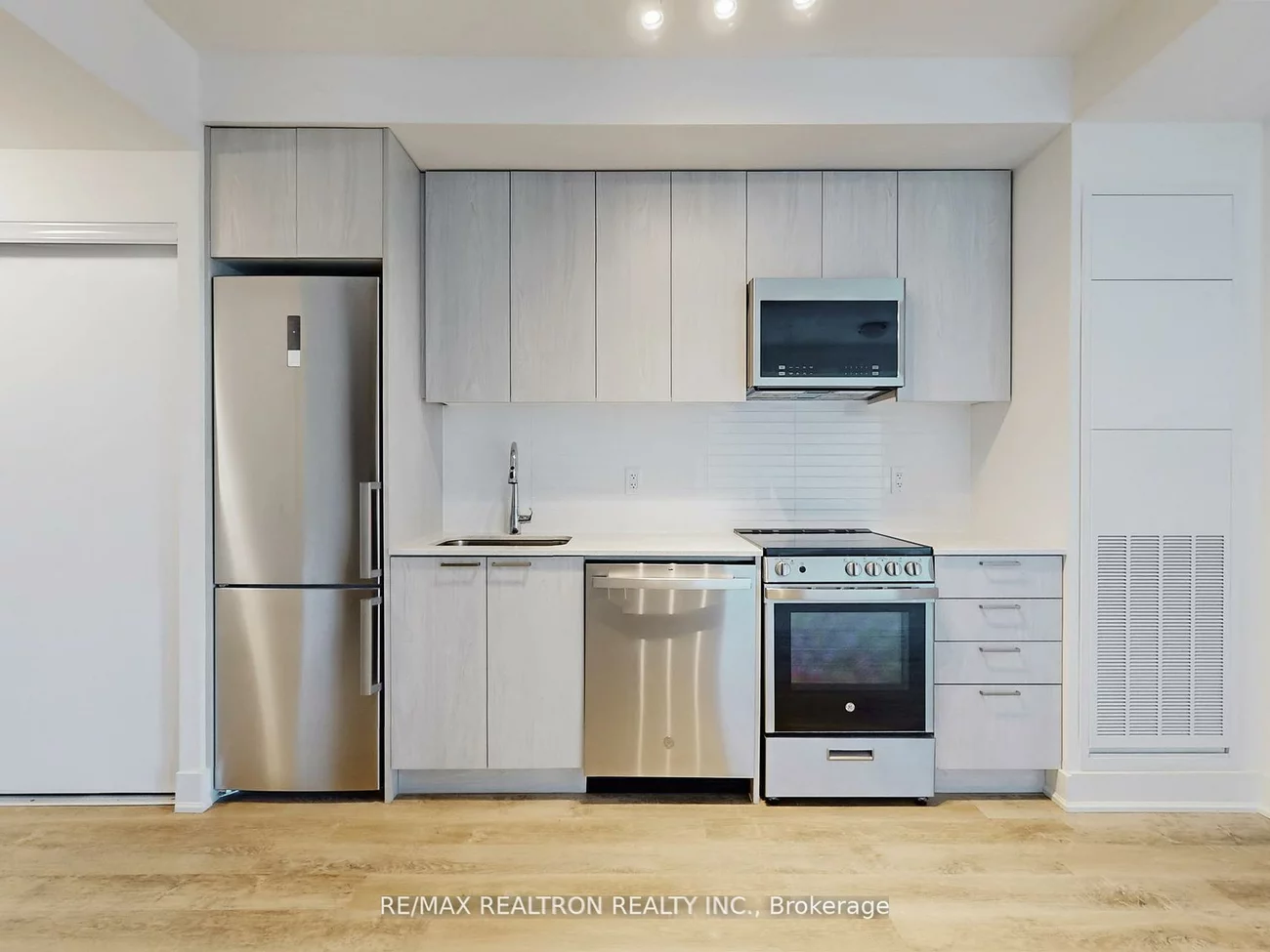 185, Deerfield, Central Newmarket, Newmarket