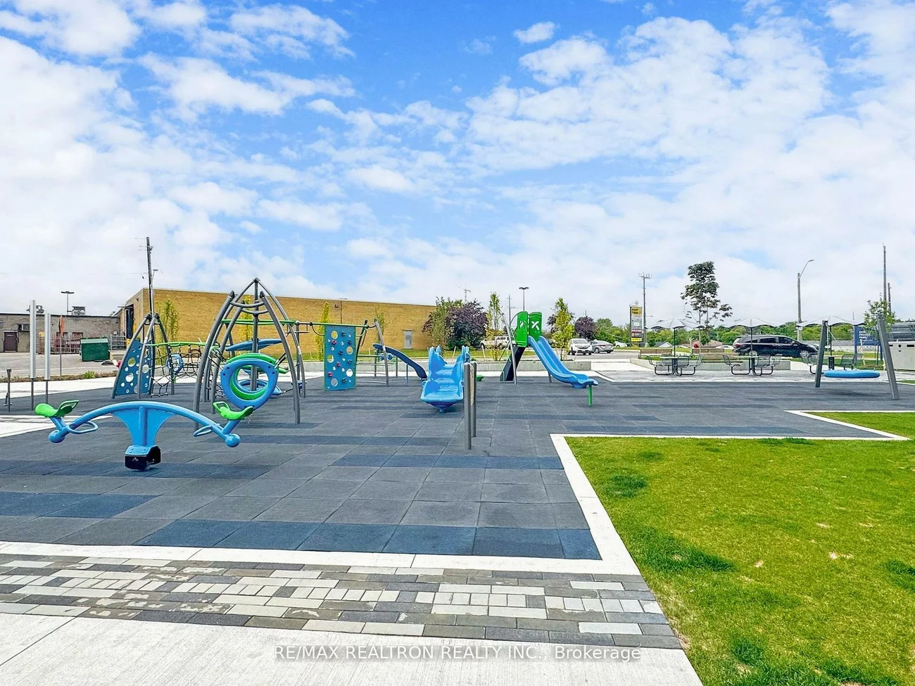 185, Deerfield, Central Newmarket, Newmarket