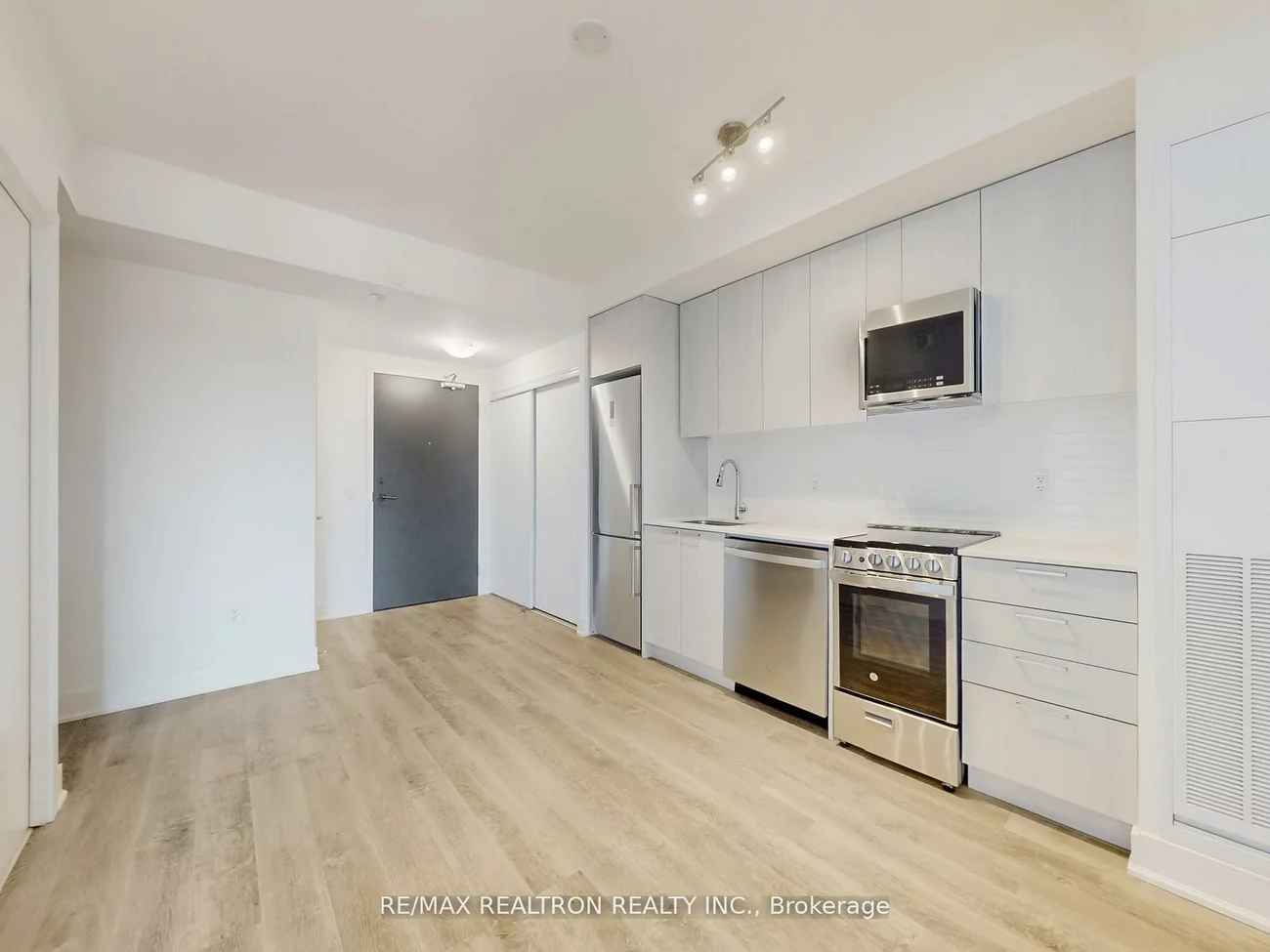 185, Deerfield, Central Newmarket, Newmarket