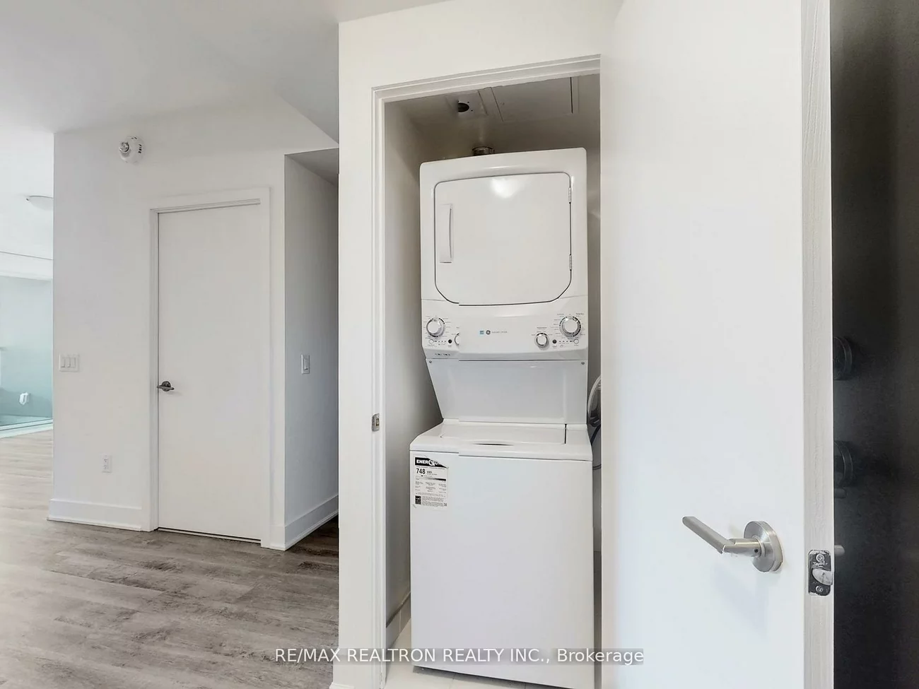 185, Deerfield, Central Newmarket, Newmarket