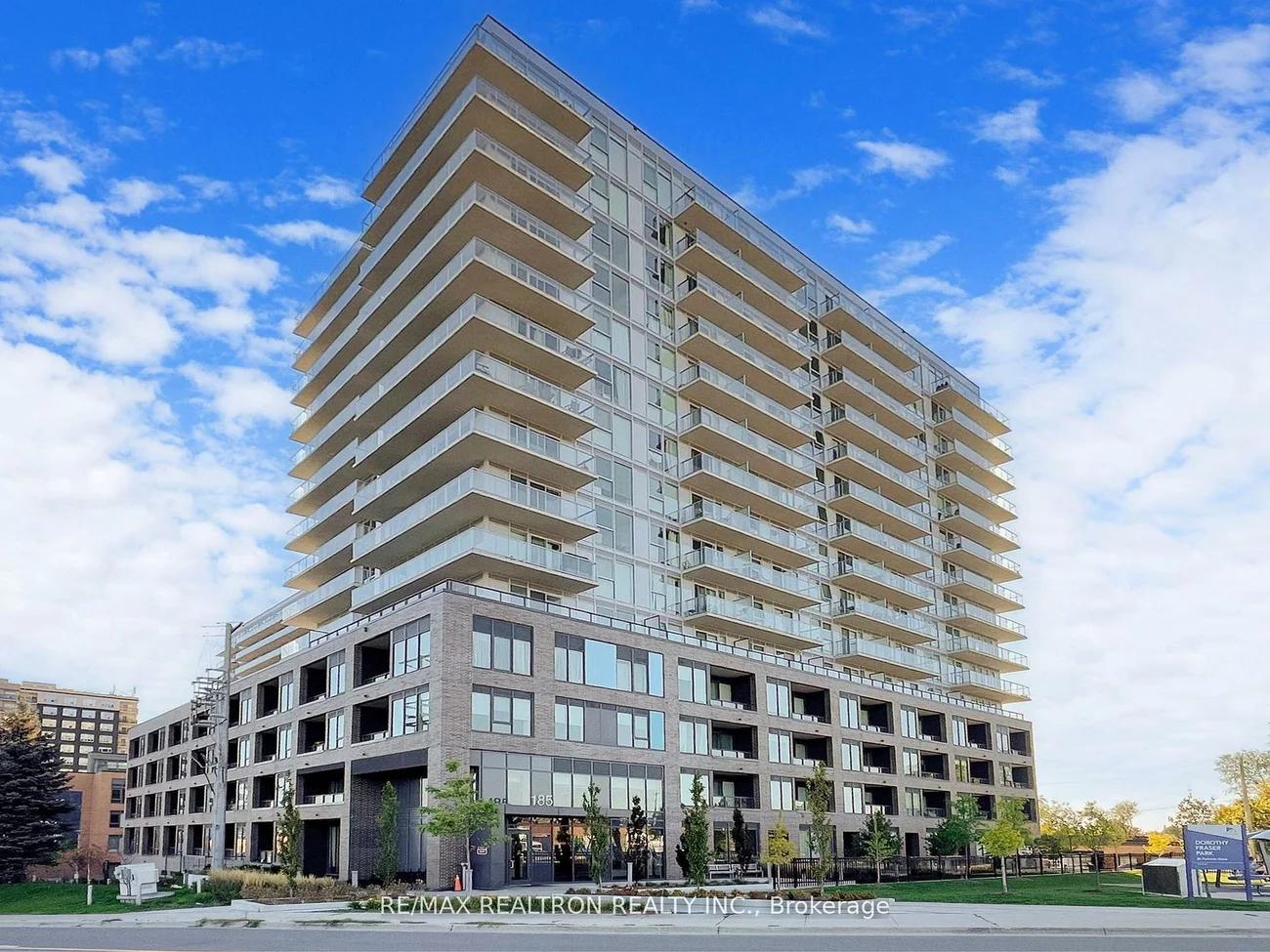 185, Deerfield, Central Newmarket, Newmarket