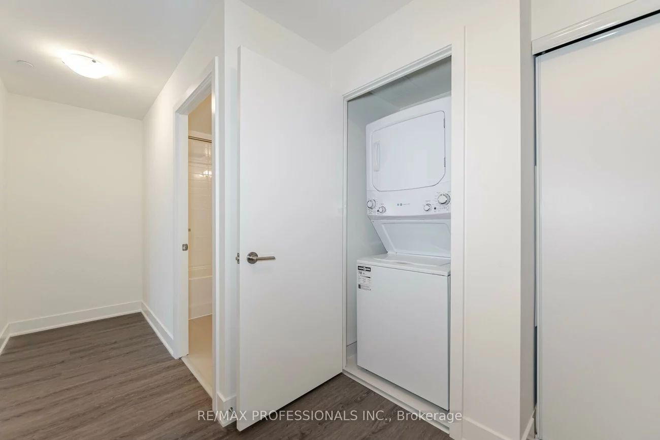 185, Deerfield, Central Newmarket, Newmarket