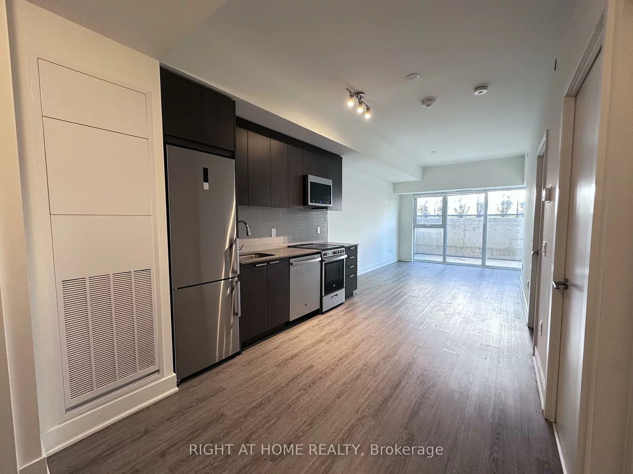 185, Deerfield, Central Newmarket, Newmarket